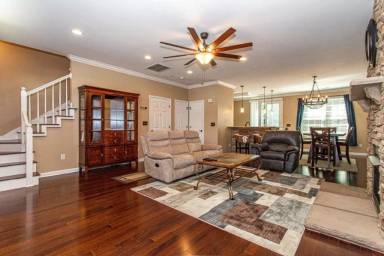Main picture of 10714 Prince Albert Way