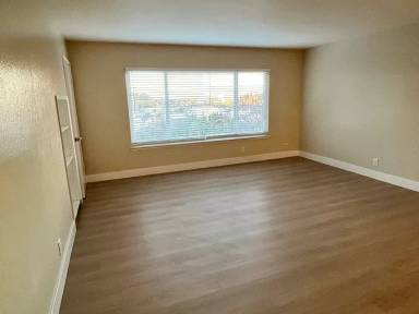 Main picture of 15 Lewis Ave