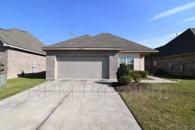 Main picture of 1915 Oakwood Dr