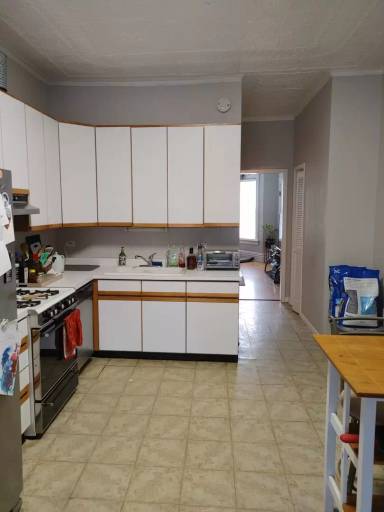 Main picture of 1528 W Wellington Ave