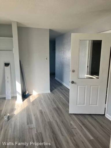 Main picture of 742 N Broadway