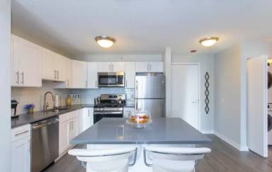 Main picture of 588 N State St