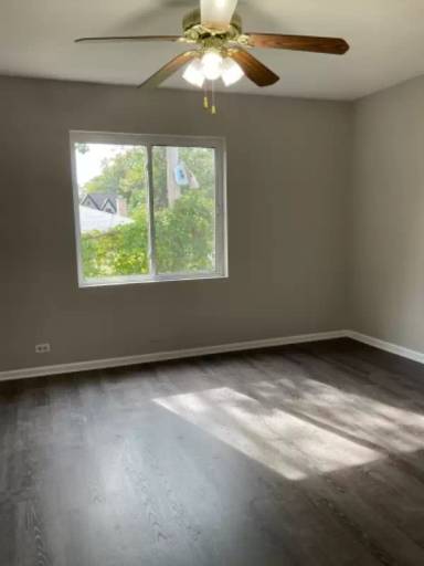 Main picture of 154 Green Bay Rd