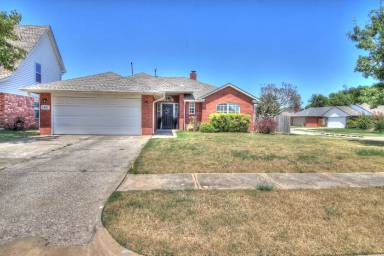 Main picture of 2417 Camelia St