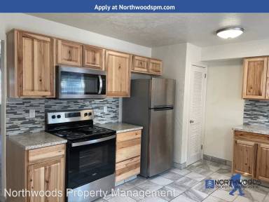 Main picture of 846 E 9th St