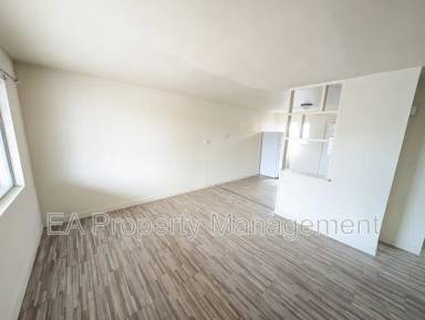 Main picture of 1010 Palomas Dr SE