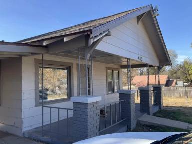 Main picture of 410 W Pine Ave