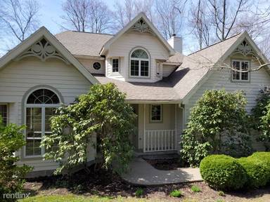Main picture of 15 Lakeside Dr