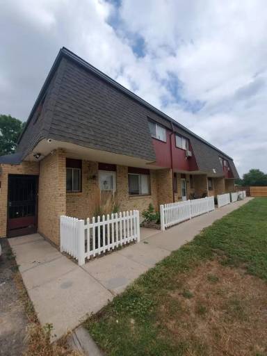 Main picture of 1919 Pecan St