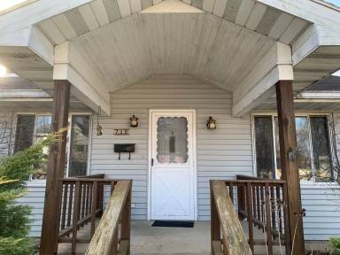 Main picture of 715 W Dodds St