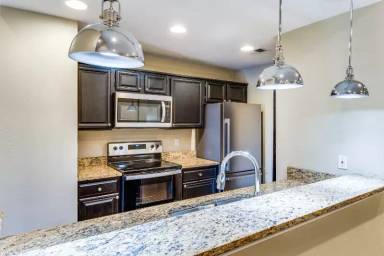 Main picture of 8601 Park Ln