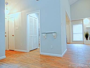 Main picture of 3636 Country Club Dr W