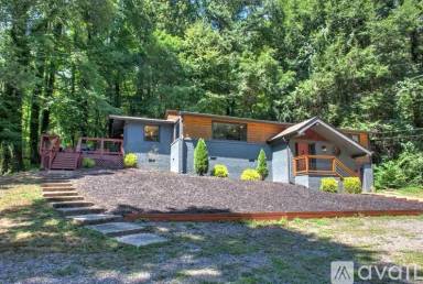Main picture of 61 Deer Run Rd