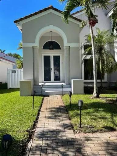 Main picture of 5321 SW 32nd Ave