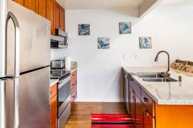 Main picture of 615 Vine St