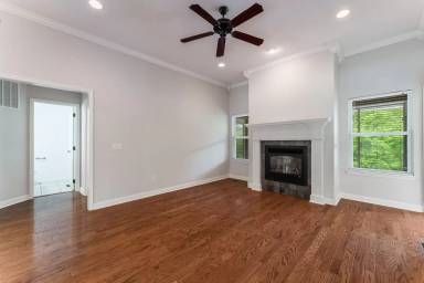 Main picture of 32 Latshaw Dr