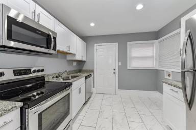 Main picture of 304 Plymouth Ave