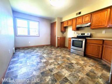 Main picture of 9096 N 95 St