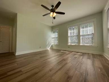 Main picture of 515 E 8th St