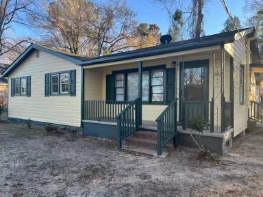 Main picture of 863 Burger St
