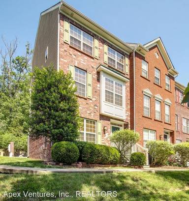 Main picture of 8650 Gauphin Pl