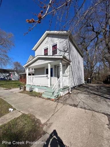 Main picture of 2565 E 83rd St