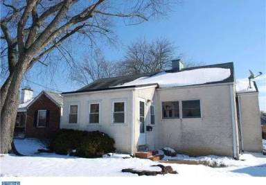 Main picture of 126 S DuPont Rd