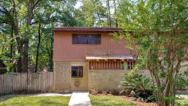 Main picture of 6927 SW 45th Ave