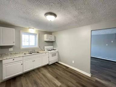 Main picture of 245 Laurel St