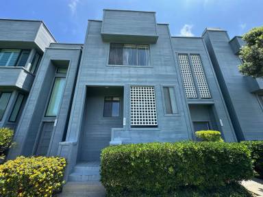 Main picture of 821 America Way