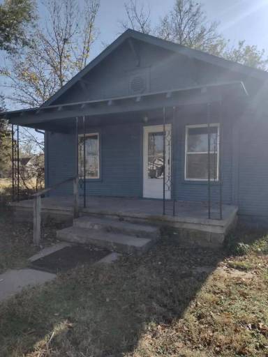 Main picture of 829 E 3rd Ave