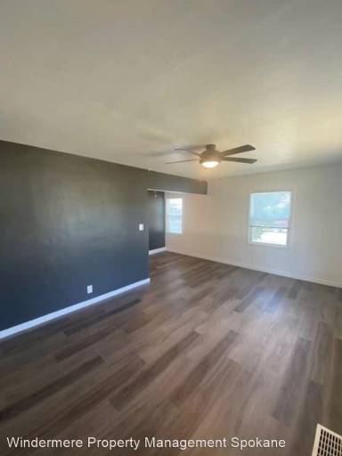 Main picture of 5604 E Commerce Ave