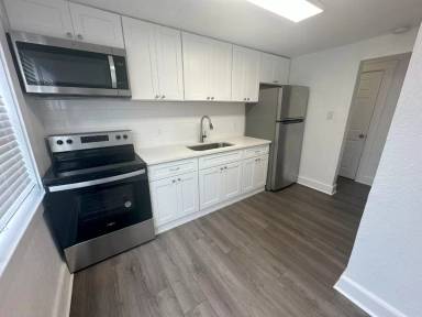 Main picture of 215 S Seacrest Blvd