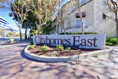 Main picture of 47 E Court Ln