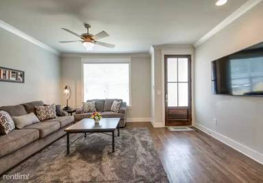 Main picture of 210 N 9th St