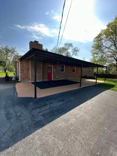 Main picture of 706 Glen Oaks Dr