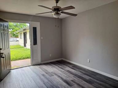 Main picture of 815 Bluebird Dr