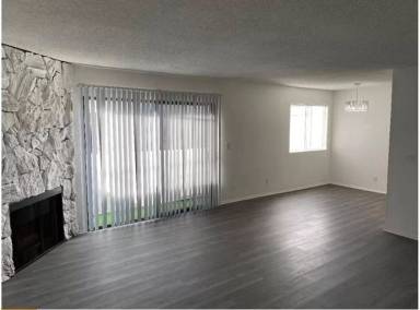 Main picture of 10926 Huston St