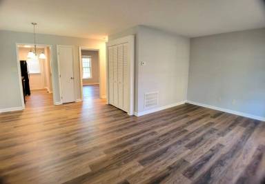 Main picture of 114 Walnut St