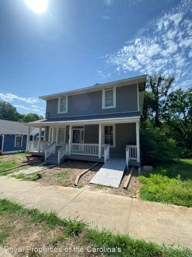 Main picture of 146 E Bell St