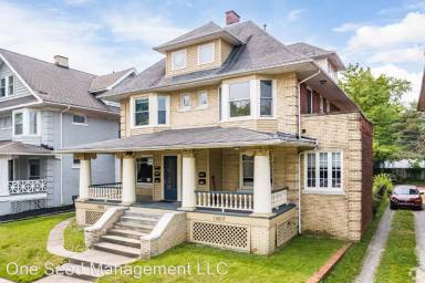 Main picture of 11015 Clifton Blvd