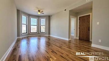 Main picture of 627 W Oakdale Ave