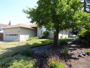 Main picture of 1128 NE Locksley Dr