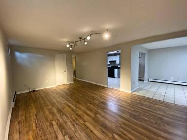 Main picture of 925 Van Gordon St