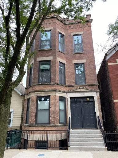 Main picture of 2324 W Cullerton St