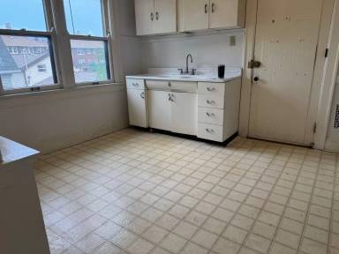 Main picture of 215 N Paterson St