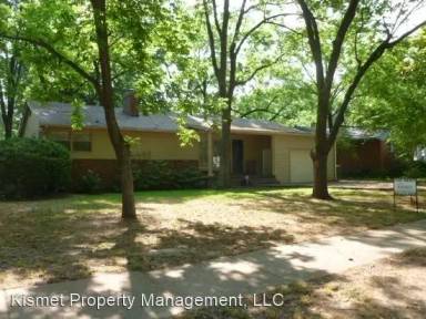 Main picture of 400 Meadowcrest Cir