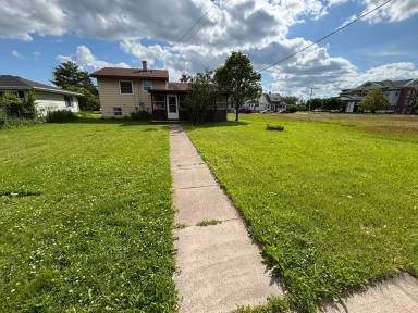 Main picture of 205 E 3rd St