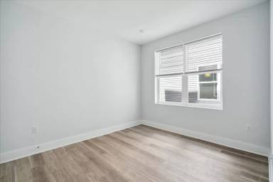 Main picture of 750 N 40th St