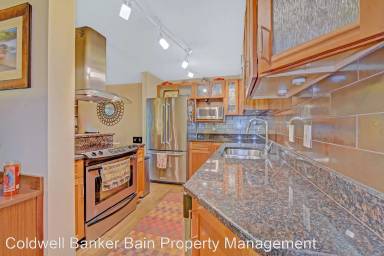 Main picture of 11056 NE 33rd Pl